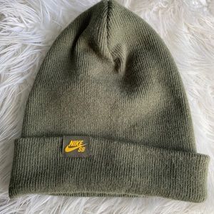 NIKE OLIVE BEANIE